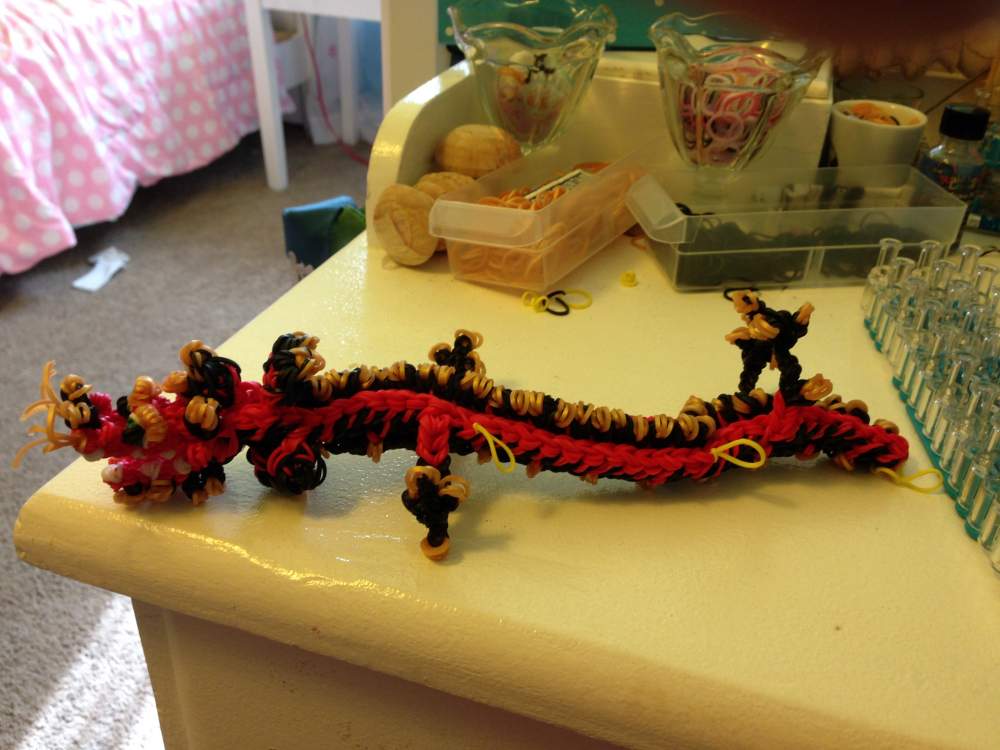 Chinese Dragon by rainbow.looms.by.sleet  Loom Community, an educational  do-it-yourself Rainbow Loom and crafting community.