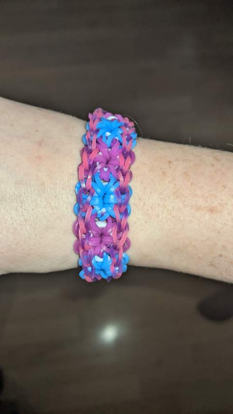 How to Make a Rainbow Loom Starburst Bracelet | Rainbow loom bracelets  easy, Starburst bracelet, Rainbow loom patterns